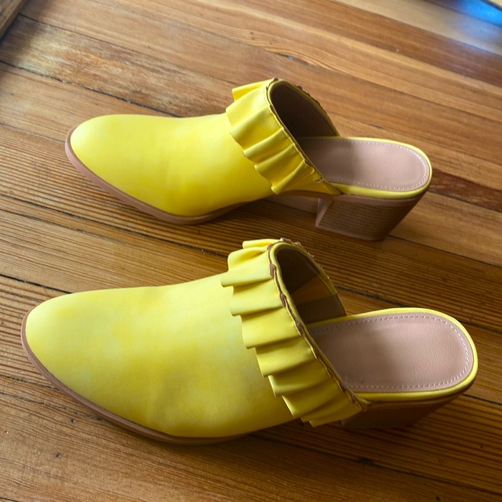 ZBY YELLOW SLIP ON‎ BACKLESS MULE WITH BLOCK HEEL - Picture 4 of 5